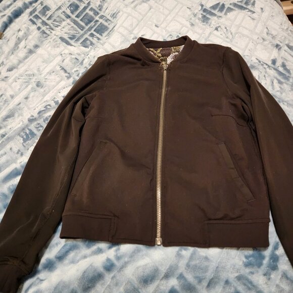 Lululemon jacket - Picture 13 of 13